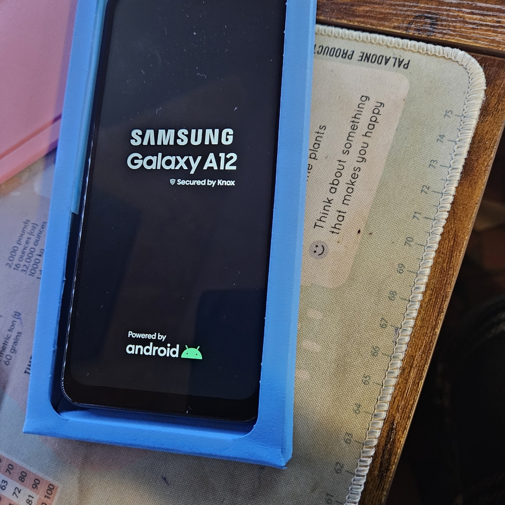 Samsung Black Smartphone with Accessories - Picture 2 of 2